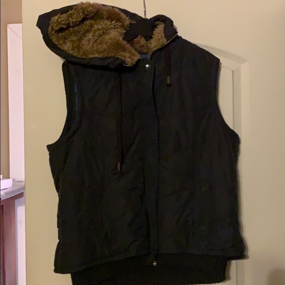 American Eagle Puffer Vest